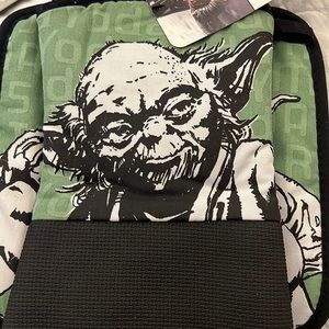 New Star Wars  (Disney) Oversized Oven Mitt & Potholder Set